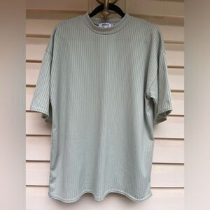 Misguided lime colored short sleeved crew neck t-shirt, comfortable , size US 4